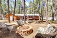 Pinetop-Lakeside Cabin, Walk to Woodland Lake Park - Chambres d'hôtes Pinetop-Lakeside