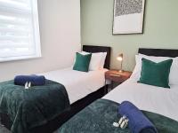 B&B Watford - Bright 3 Bed Apartment With Terrace, Free Parking! - Bed and Breakfast Watford