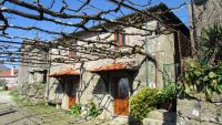 Charming house with fireplace, mountain view, Ponte da Barca - B&B