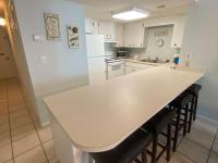 Island Winds West 271 by ALBVR - Awesome location! Walk to Hangout and more - Beachfront complex with indirect side-views - Chambres d'hôtes Gulf Shores