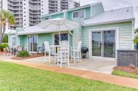 B&B Destin - Vibrant Family Condo 100 feet to Private Beach! - Bed and Breakfast Destin