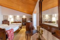 Antique Central Komiža House Nona Nika - Bed and Breakfast