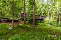 Secluded Oasis w Hot Tub, Screened-in Porch, WiFi! - Chambres d'hôtes Berkeley Springs