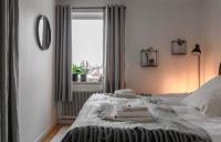 Tweepersoonskamer met 2 Aparte Bedden en Gedeelde Badkamer