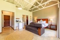 Luxury Double or Twin with Queen Sleeper-couch