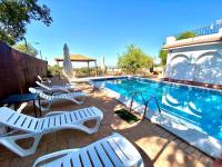 Casa 3 habitaciones con Piscina de temporada compartida con dos estudios - - Jacuzzi Spa Consultar - Trassierra - 8km de Córdoba -- TrassierraRooms - Ferienwohnung