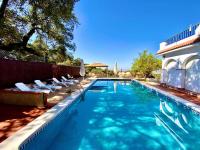 Casa 3 habitaciones con Piscina de temporada compartida con dos estudios - - Jacuzzi Spa Consultar - Trassierra - 8km de Córdoba -- TrassierraRooms - B&B Córdoba