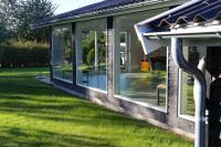 Bright summer house close to the beach and water - B&B Holbæk