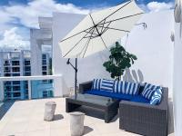 Playa Blanca Penthouse with Breathtaking Ocean Views - King Bed - B&B Playa Blanca
