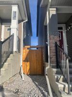 Private Chic Modern Suite with Kitchen near Spruce Meadows and LRT - B&B Calgary