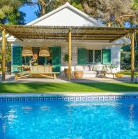 By The Sea Lux House - Gran Piscina en Playa Fenals - B&B