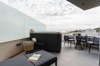 Beach front apt Maal, private spa & parking - Ferienwohnung Split