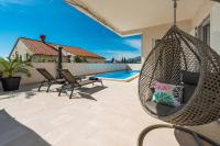 Deluxe Apartment Unique-With Private Heated Pool - B&B