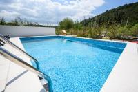 Mila and Jurija Formenti 2 apartments in heart of nautic marina, with heated swimming pool, bikes, Sup, kajak - Chambres d’hôtes