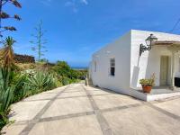 Casa Fontana, Amazing Sea View and wide Terrace with Pool - Chambres d'hôtes La Orotava