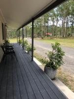 Bronte Lodge, Wine Country Farm Stay Hunter Valley with Games Room, Close to Town - Chambres d'hôtes Greta Main
