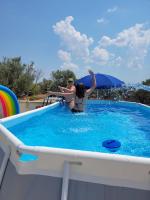 la villa con terrazza sul mare di Paf - B&B
