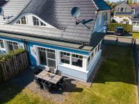Exklusive DHH - HAUSTIERFREI - SAUNA - KAMIN - OstseeLagune Zingst, strandnah, 3 SZ, 2 Bäder, Glasfaser, Garten mit Südterrasse, E-Ladesäule, 2 Stellplätze, Strandkorb, Fahrradschuppen, Waschmaschine, Trockner, Nichtraucher, allergikerfreundlich - B&B Zingst