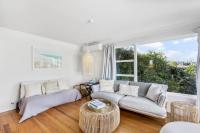 B&B Auckland - Coastal Calm is near to the Beach with BBQ - Bed and Breakfast Auckland