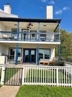 Linda's Lake House Waterfront Home on Lake Conroe - B&B Montgomery