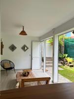 Ti Bwa Lodge, bas de villa cosy, piscine & vue mer - B&B Capesterre-Belle-Eau