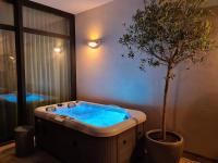 B&B San Ġiljan - Luxury apartment - Jacuzzi, pool & private terrace - Bed and Breakfast San Ġiljan