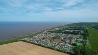 Luxury Lodge With Stunning Full Sea Views In Suffolk Ref 20234Bs - B&B Hopton