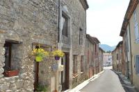 Spacious stone village house in Puivert - Chambres d’hôtes