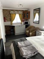 31 Elwyn Snug - B&B March