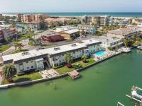 Funshine Pointe Capri - B&B St. Pete Beach