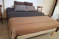 BARACHOIS Appartement 55 m² rez de jardin - B&B Saint-Denis