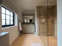 Chambre Lit Queen-Size - Vue sur Piscine