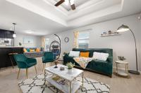 Stylish Furnished 2Bd 2Ba Apartment with Wifi Close to Shopping and Entertainment in McAllen Month to month contract on long term stays - Bed and Breakfast Edinburg