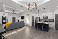 Spacious Modern 3 Bd 2Ba House with Garage and Parking - Ferienwohnung Edinburg