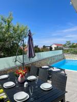 B&B Novalja - Sunny apartment with Private Pool - Bed and Breakfast Novalja