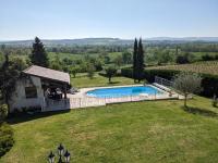 B&B Savigny-sur-Grosne - Clos du Château - Large House with Private Pool and Valley View - Bed and Breakfast Savigny-sur-Grosne