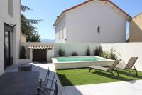 Maison de village 150 M2 au calme climatisée, piscine - B&B Rasteau