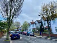 Charming Ealing garden flat with a free parking - Chambres d’hôtes