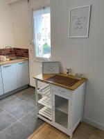 Studio lumineux de 35m2 au cœur de Solesmes - B&B Solesmes