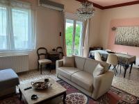 Capital apartment next to Metro station with parking spot to explore Athens - Chambres d'hôtes Athènes