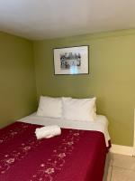 B&B Los Angeles - Spacious Private Los Angeles Bedroom with AC & WIFI & Private Fridge near USC the Coliseum Exposition Park BMO Stadium University of Southern California - Bed and Breakfast Los Angeles