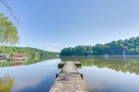 Lakefront Kingsport Home with Private Hot Tub! - Chambres d’hôtes Kingsport