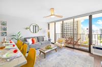 Stylish Waikiki Gem with Ocean View and Free Parking! - Bed and Breakfast Honolulu