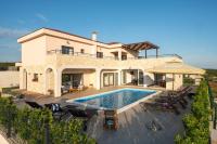 Villa Roza s privatnim grijanim bazenom i jacuzzijem - B&B Sukošan