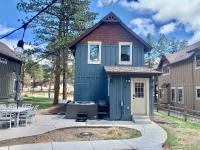 Black Bear Cabin with Hot Tub - B&B