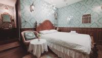 Deluxe Queen Room - No Window