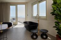 Grand Suite with Caldera View & Hot Tub