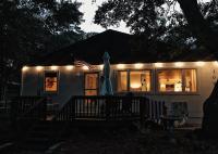 Cottage by the Sea: Pagnotto Shellback House - B&B Oak Island