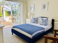 B&B Chichester - Secluded Spacious Garden Suite - Bed and Breakfast Chichester