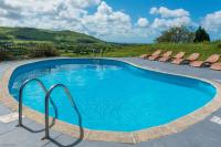 B&B Bryn-crug - Farmhouse & exclusive outdoor heated pool - Bed and Breakfast Bryn-crug